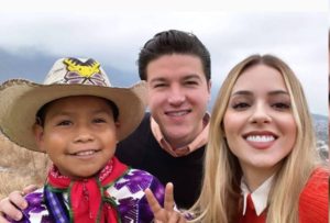 Samuel García Sepúlveda, Mariana Rodriguez y Yuawi Lopez en su Jingle Político.