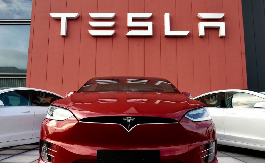 El éxito de Tesla a nivel mundial gracias a su Marketing