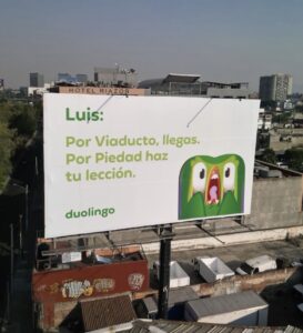 El búho verde como dispositivo de recordación y presión emocional.